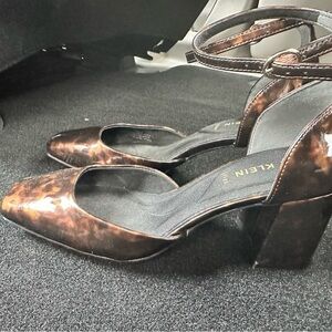Patent leather ~Anne Klein heels